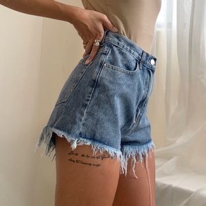 HOT! Classic Solid High Rise Raw Denim Short 🌶